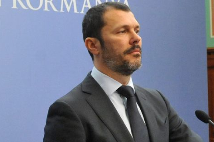 Alkotmánymódosítás - Giró-Szász: a magyar kormány kész az uniós vitára