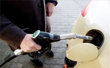 Forgalmi engedéllyel igazolható a jogosultság a hatósági áras üzemanyagvásárlásra
