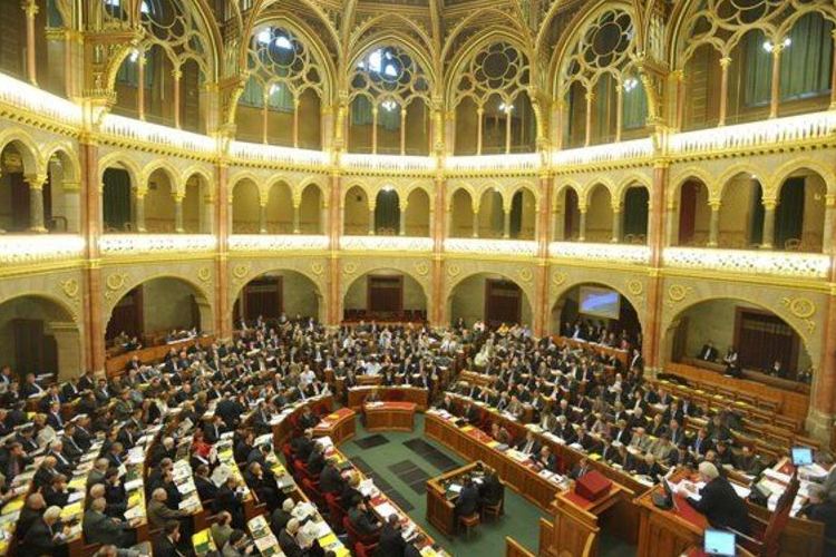 OGY - Törvényesen lehet aláírásokat gyűjteni lakásokban