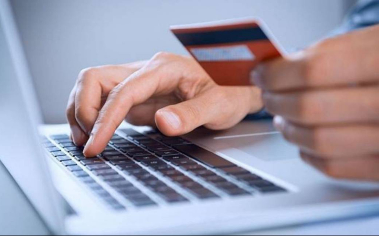 ESET: az internetes karácsonyi bevásárlásoknál is csalók áldozatai lehetnek az ügyfelek