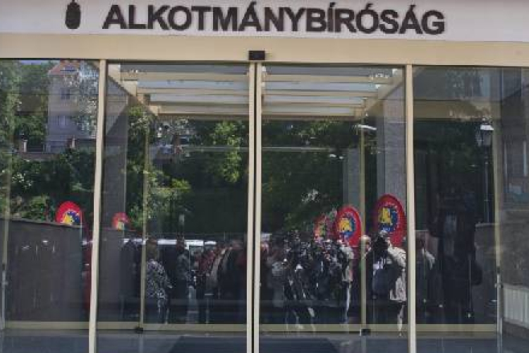 Elutasította a köznevelési és rendőrségi törvény ellen benyújtott ombudsmani indítványokat az Ab