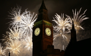 2013 - Százezrek búcsúztatták Nagy-Britanniában a gyémántjubileumi és olimpiai óévet