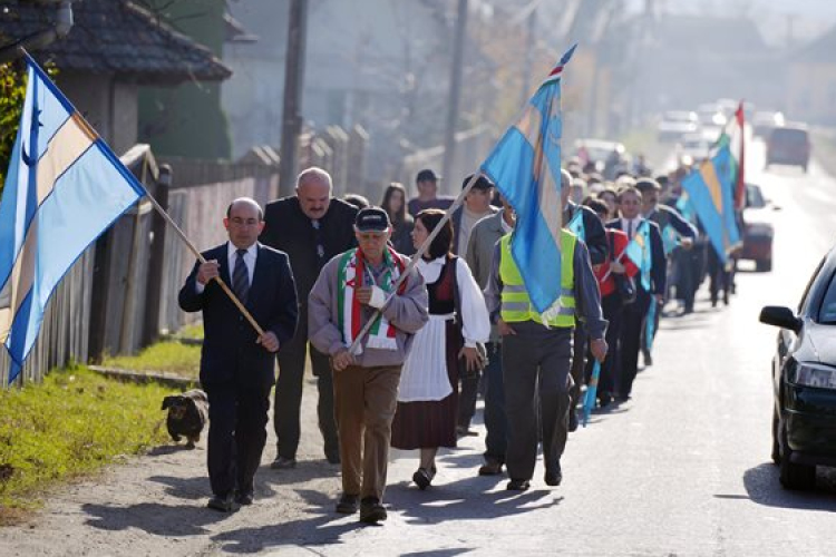 Székelyek menete - Autonómiát követeltek Székelyföldnek a demonstráció szónokai
