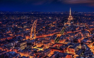 Párizsban betiltják a rakpartokon az alkoholfogyasztást