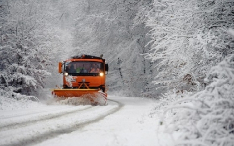 Újabb jelentős országos havazás várható – Óvatosan közlekedjünk!