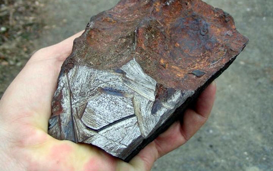 Meteorit - Szélhámosok is árulják az interneten a cseljabinszki meteorit állítólagos darabjait