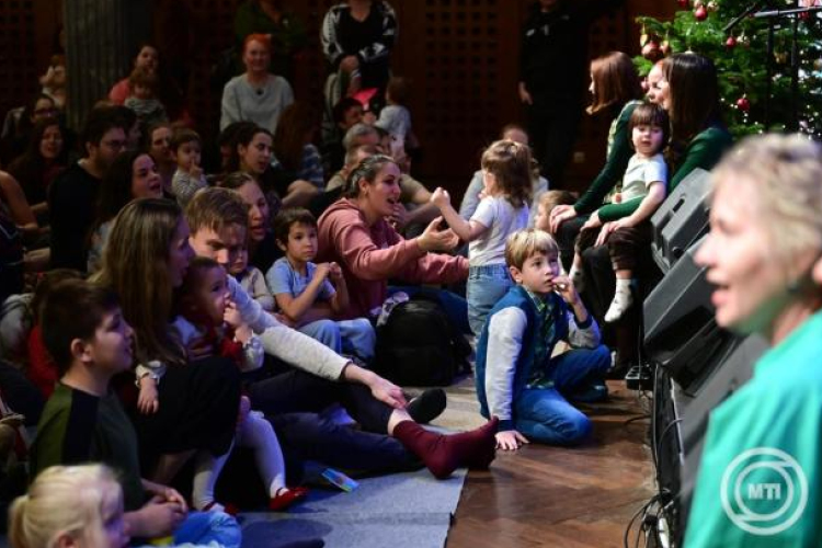 NAV: elérhetők az édesanyáknak és a családoknak járó kedvezményekről szóló adóelőleg-nyilatkozatok