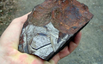 Meteorit - Szélhámosok is árulják az interneten a cseljabinszki meteorit állítólagos darabjait