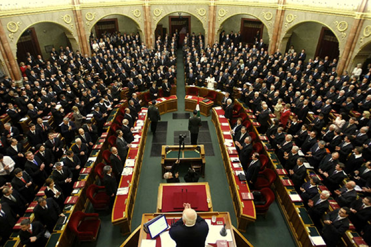 Törvényben rögzítették a rezsicsökkentést