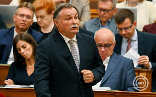 Gajdos László: nem ment szabadságra a vízügyi államtitkár